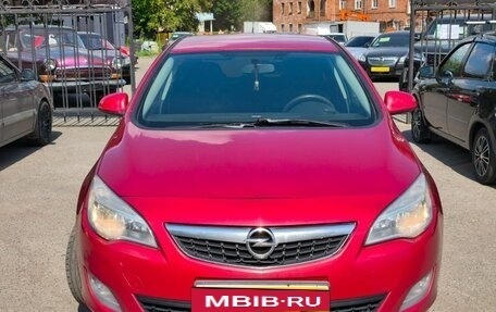 Opel Astra J, 2011 год, 699 000 рублей, 2 фотография