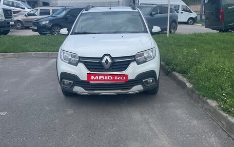 Renault Sandero II рестайлинг, 2022 год, 1 450 000 рублей, 2 фотография