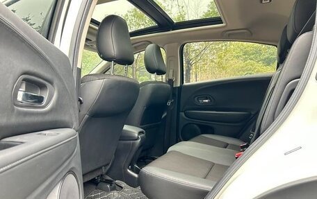Honda Vezel, 2021 год, 1 250 000 рублей, 9 фотография