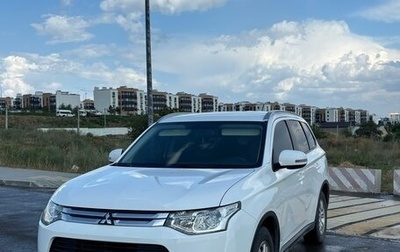 Mitsubishi Outlander III рестайлинг 3, 2014 год, 1 850 000 рублей, 1 фотография