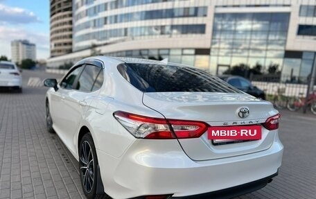 Toyota Camry, 2021 год, 2 700 000 рублей, 6 фотография