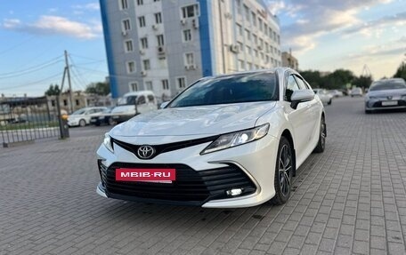 Toyota Camry, 2021 год, 2 700 000 рублей, 3 фотография