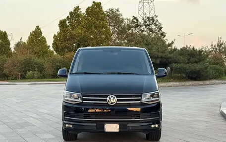 Volkswagen Multivan T6 рестайлинг, 2022 год, 5 670 000 рублей, 2 фотография