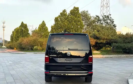 Volkswagen Multivan T6 рестайлинг, 2022 год, 5 670 000 рублей, 5 фотография