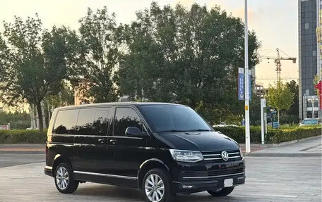 Volkswagen Multivan T6 рестайлинг, 2022 год, 5 670 000 рублей, 3 фотография