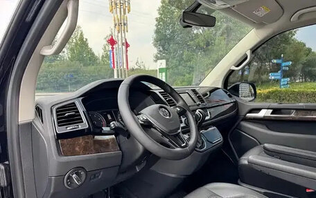 Volkswagen Multivan T6 рестайлинг, 2022 год, 5 670 000 рублей, 7 фотография