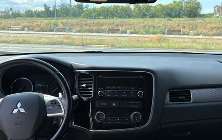 Mitsubishi Outlander III рестайлинг 3, 2014 год, 1 850 000 рублей, 9 фотография