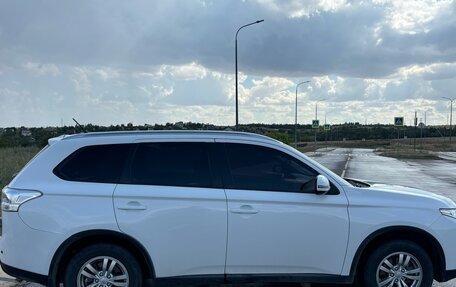 Mitsubishi Outlander III рестайлинг 3, 2014 год, 1 850 000 рублей, 5 фотография