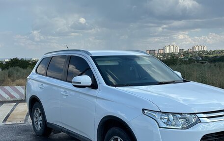 Mitsubishi Outlander III рестайлинг 3, 2014 год, 1 850 000 рублей, 6 фотография