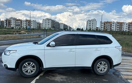 Mitsubishi Outlander III рестайлинг 3, 2014 год, 1 850 000 рублей, 3 фотография