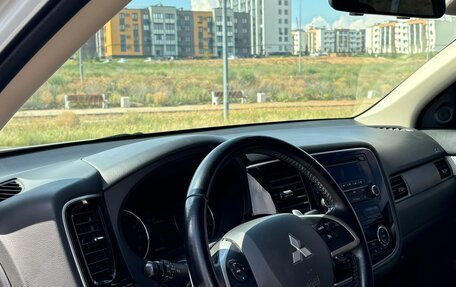 Mitsubishi Outlander III рестайлинг 3, 2014 год, 1 850 000 рублей, 8 фотография