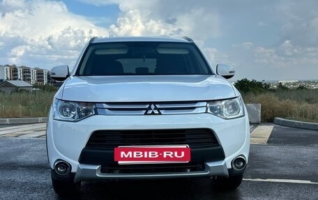 Mitsubishi Outlander III рестайлинг 3, 2014 год, 1 850 000 рублей, 2 фотография