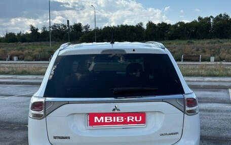 Mitsubishi Outlander III рестайлинг 3, 2014 год, 1 850 000 рублей, 4 фотография