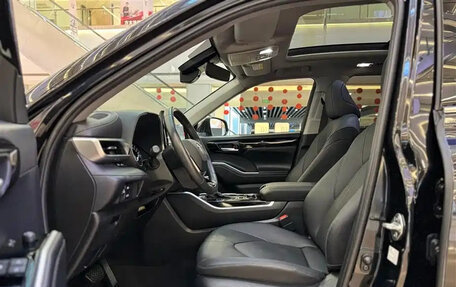 Toyota Highlander, 2024 год, 3 988 000 рублей, 10 фотография