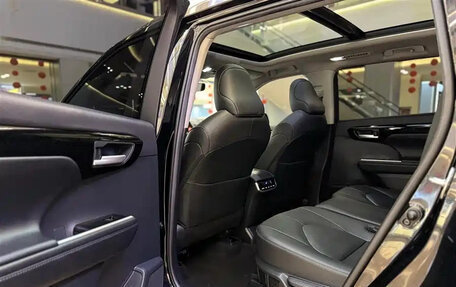 Toyota Highlander, 2024 год, 3 988 000 рублей, 13 фотография
