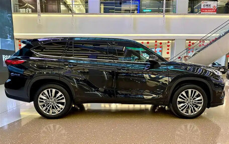 Toyota Highlander, 2024 год, 3 988 000 рублей, 9 фотография