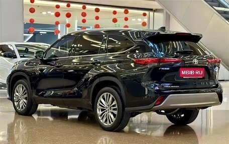 Toyota Highlander, 2024 год, 3 988 000 рублей, 3 фотография
