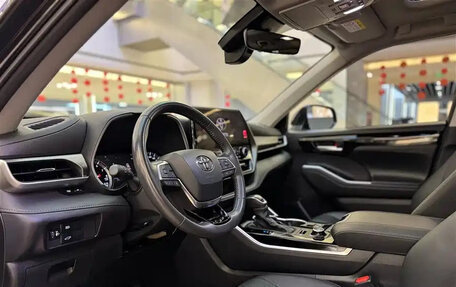 Toyota Highlander, 2024 год, 3 988 000 рублей, 24 фотография