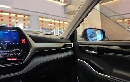 Toyota Highlander, 2024 год, 3 988 000 рублей, 8 фотография