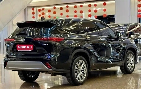 Toyota Highlander, 2024 год, 3 988 000 рублей, 20 фотография