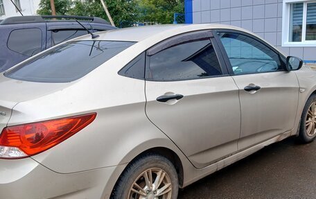 Hyundai Solaris II рестайлинг, 2012 год, 800 000 рублей, 4 фотография