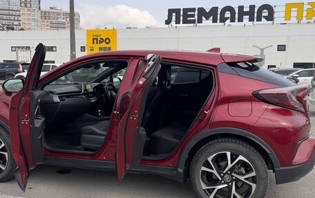 Toyota C-HR I рестайлинг, 2017 год, 1 950 000 рублей, 4 фотография