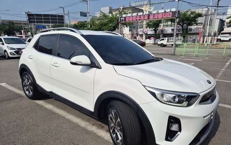KIA Stonic, 2022 год, 1 400 000 рублей, 2 фотография