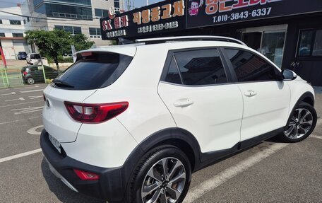 KIA Stonic, 2022 год, 1 400 000 рублей, 4 фотография