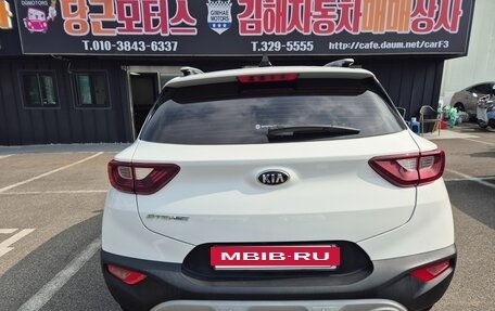 KIA Stonic, 2022 год, 1 400 000 рублей, 5 фотография