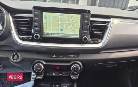KIA Stonic, 2022 год, 1 400 000 рублей, 15 фотография