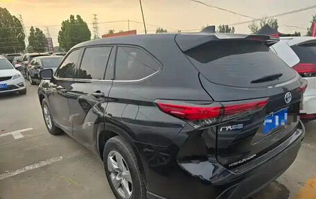 Toyota Highlander, 2025 год, 5 300 000 рублей, 4 фотография