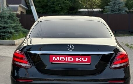 Mercedes-Benz E-Класс, 2018 год, 3 300 000 рублей, 5 фотография