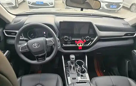 Toyota Highlander, 2025 год, 5 300 000 рублей, 7 фотография