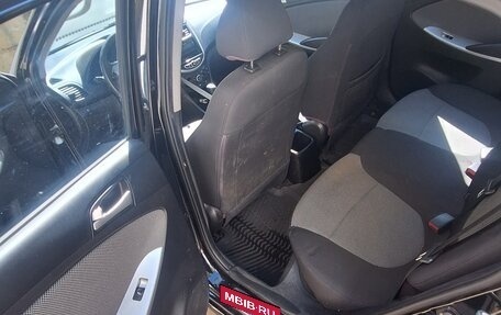 Hyundai Solaris II рестайлинг, 2013 год, 650 000 рублей, 27 фотография