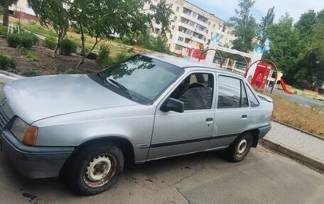 Opel Kadett E рестайлинг, 1986 год, 125 000 рублей, 8 фотография