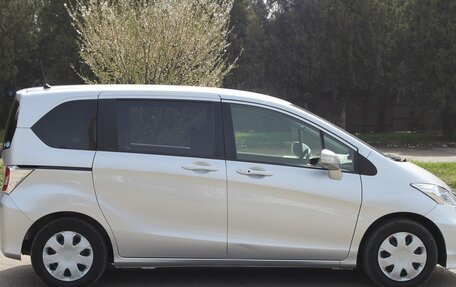 Honda Freed I, 2015 год, 1 050 000 рублей, 4 фотография