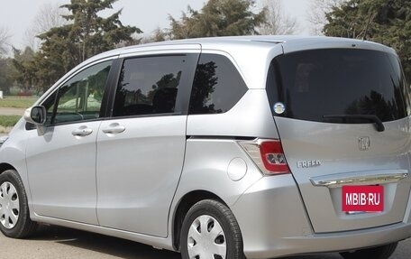 Honda Freed I, 2015 год, 1 050 000 рублей, 8 фотография