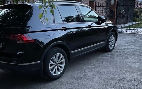 Volkswagen Tiguan II, 2021 год, 2 900 000 рублей, 2 фотография