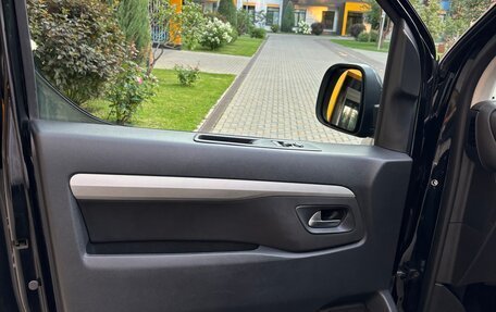Peugeot Traveller I, 2018 год, 2 600 000 рублей, 13 фотография