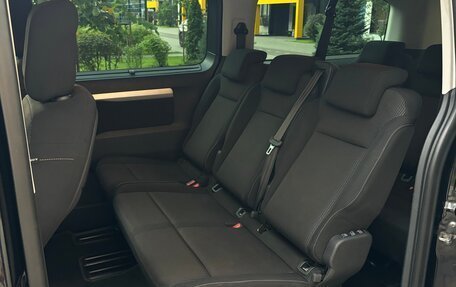 Peugeot Traveller I, 2018 год, 2 600 000 рублей, 16 фотография
