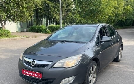 Opel Astra J, 2011 год, 630 000 рублей, 1 фотография
