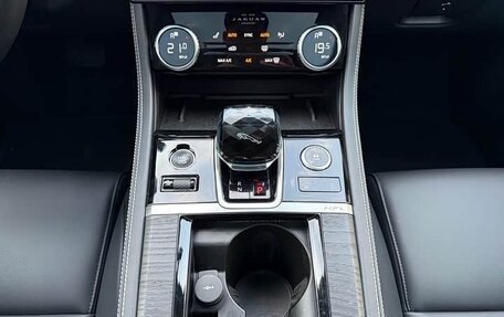 Jaguar XF II, 2022 год, 2 700 202 рублей, 10 фотография