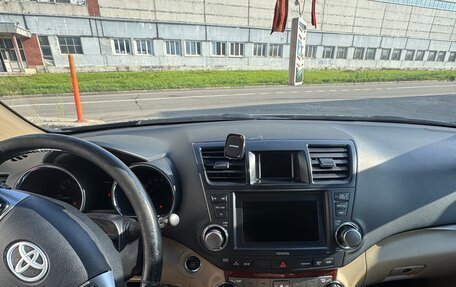 Toyota Highlander III, 2011 год, 1 600 000 рублей, 10 фотография