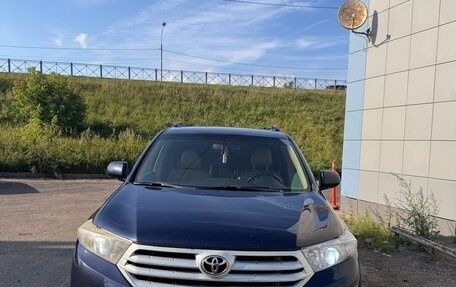 Toyota Highlander III, 2011 год, 1 600 000 рублей, 2 фотография
