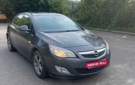 Opel Astra J, 2011 год, 630 000 рублей, 2 фотография