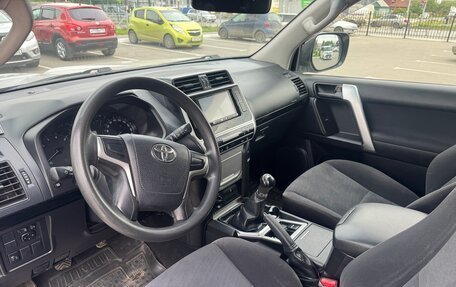 Toyota Land Cruiser Prado 150 рестайлинг 2, 2017 год, 4 490 000 рублей, 6 фотография