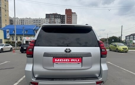 Toyota Land Cruiser Prado 150 рестайлинг 2, 2017 год, 4 490 000 рублей, 5 фотография