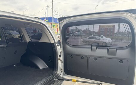 Toyota Land Cruiser Prado 150 рестайлинг 2, 2017 год, 4 490 000 рублей, 14 фотография