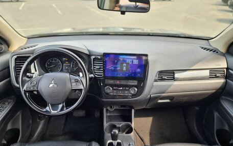 Mitsubishi Outlander III рестайлинг 3, 2016 год, 1 270 000 рублей, 8 фотография
