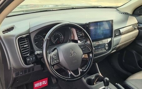 Mitsubishi Outlander III рестайлинг 3, 2016 год, 1 270 000 рублей, 14 фотография